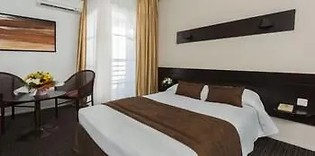 Espace Leonard De Vinci מלון 3*