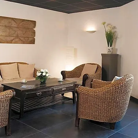 Espace Leonard De Vinci 3* ליס