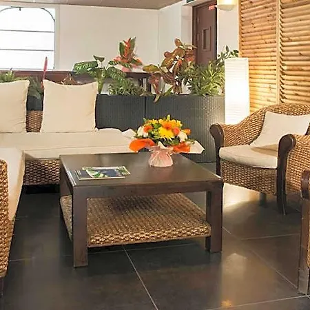 מלון Espace Leonard De Vinci