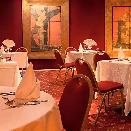 Espace Leonard De Vinci Отель 3*