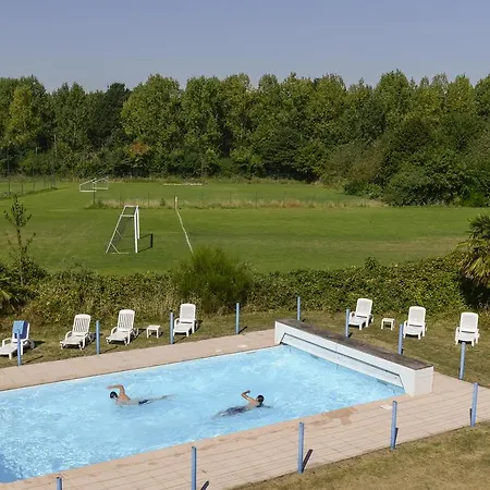 فندق Espace Leonard De Vinci ليسيس