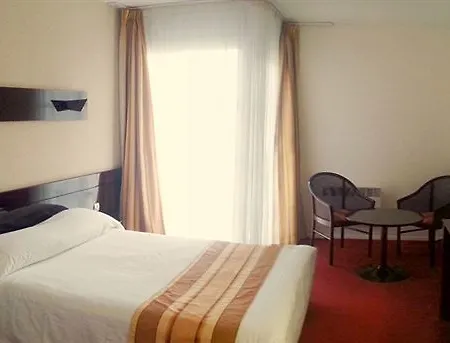 فندق Espace Leonard De Vinci 3*