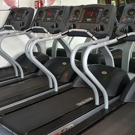 Espace Leonard De Vinci מלון