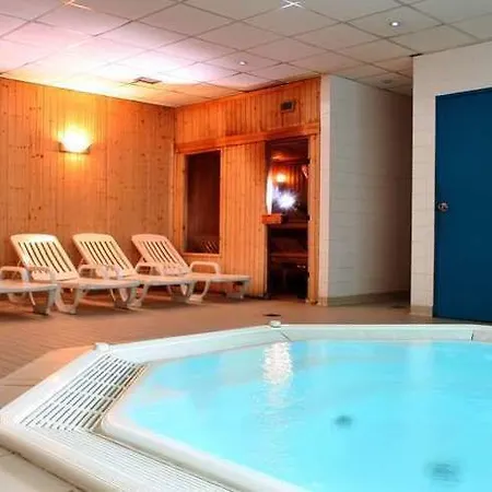 Hotel Espace Leonard De Vinci 3*