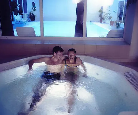 فندق Espace Leonard De Vinci 3*