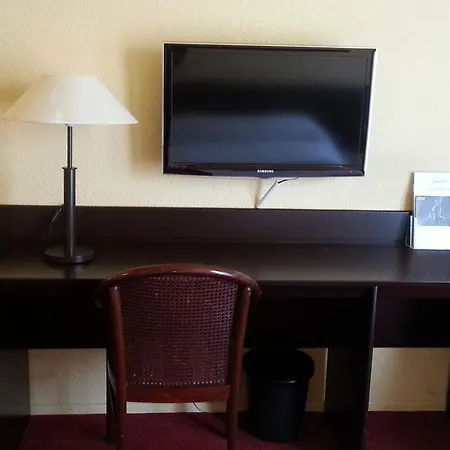 فندق Espace Leonard De Vinci ليسيس