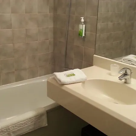 Отель Espace Leonard De Vinci 3*