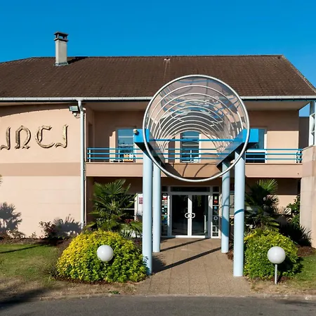 Espace Leonard De Vinci מלון 3*