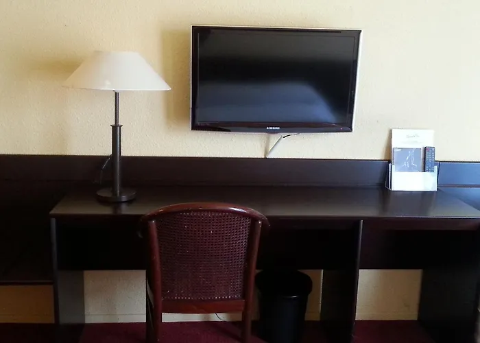 Hotel Espace Leonard De Vinci Lisses