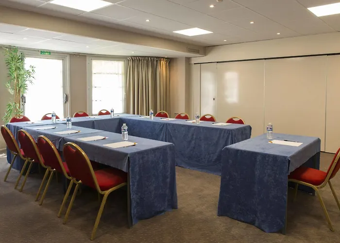 Espace Leonard De Vinci 3* Lisses