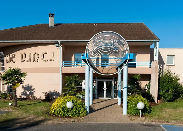 Espace Leonard De Vinci Hotel 3*